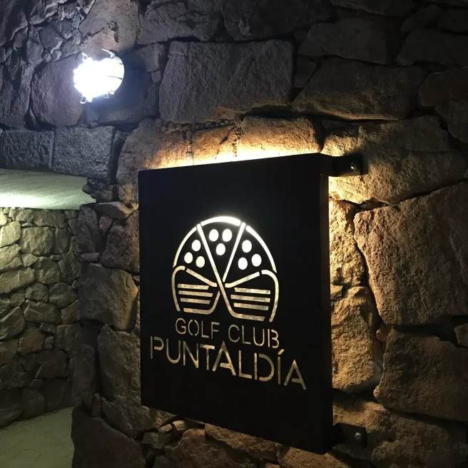 Skylt - Puntalida Golf Club Sardinien